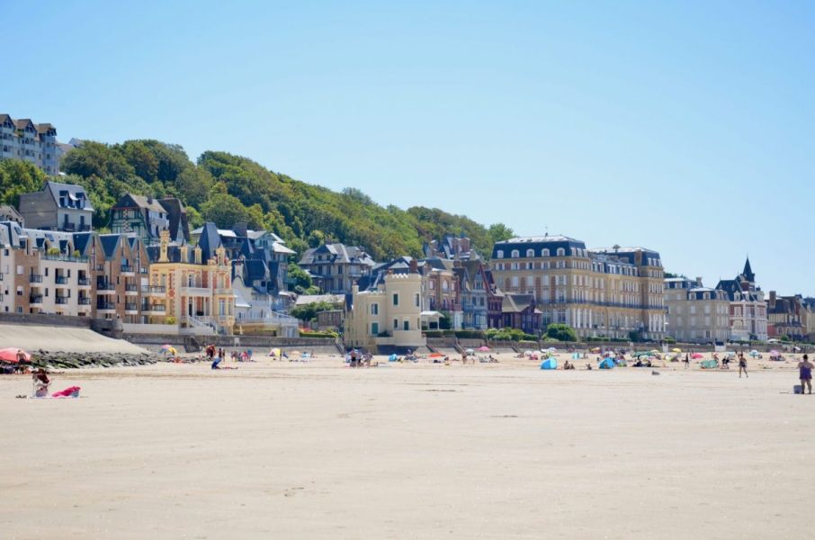 Promenez-vous sur la plage de Trouville-sur-Mer